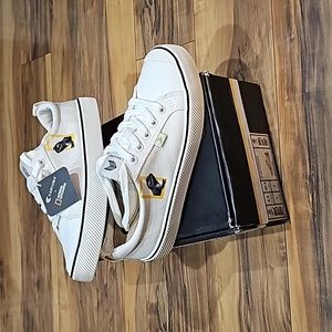 Cariuma National Geographic size 8.5 sneaker tennis shoes with Gecko - new